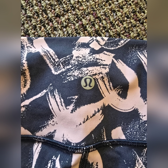Lululemon Athletica Pink and Black Patterned Leggings - Picture 14 of 14